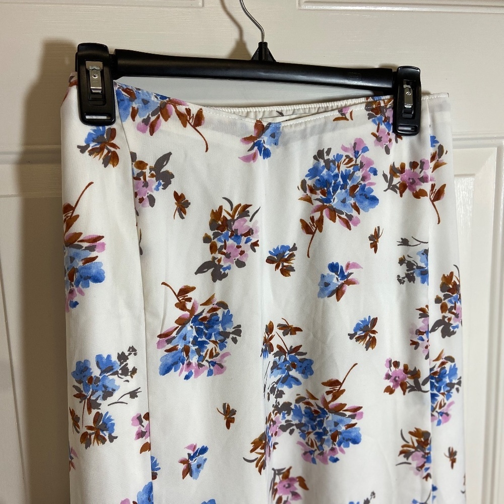 Floral Print White Skirt - Picture 2 of 7